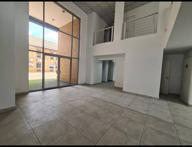 3,356M² OFFICE TO LET IN VORNA VALLEY